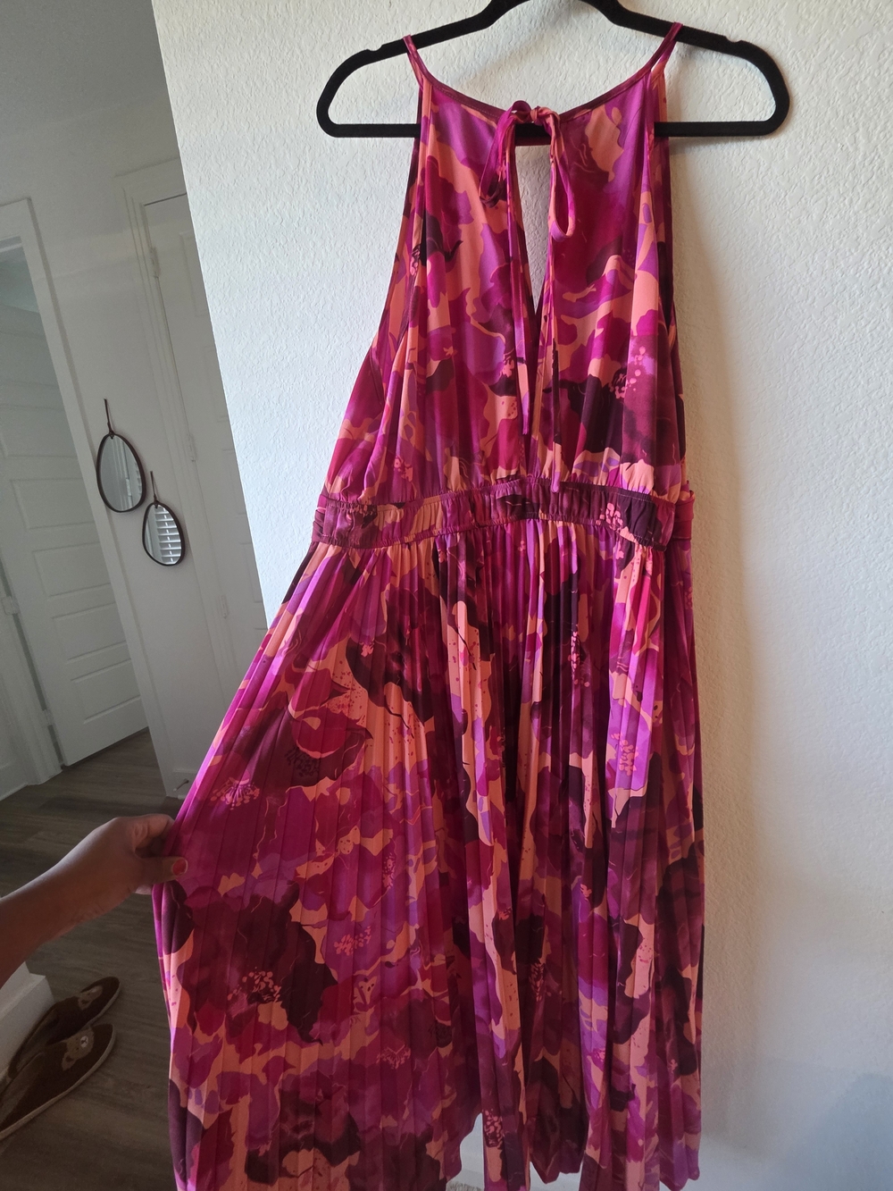 SHEIN Magenta Pink Printed Halter Maxi Dress - Picture 4 of 10